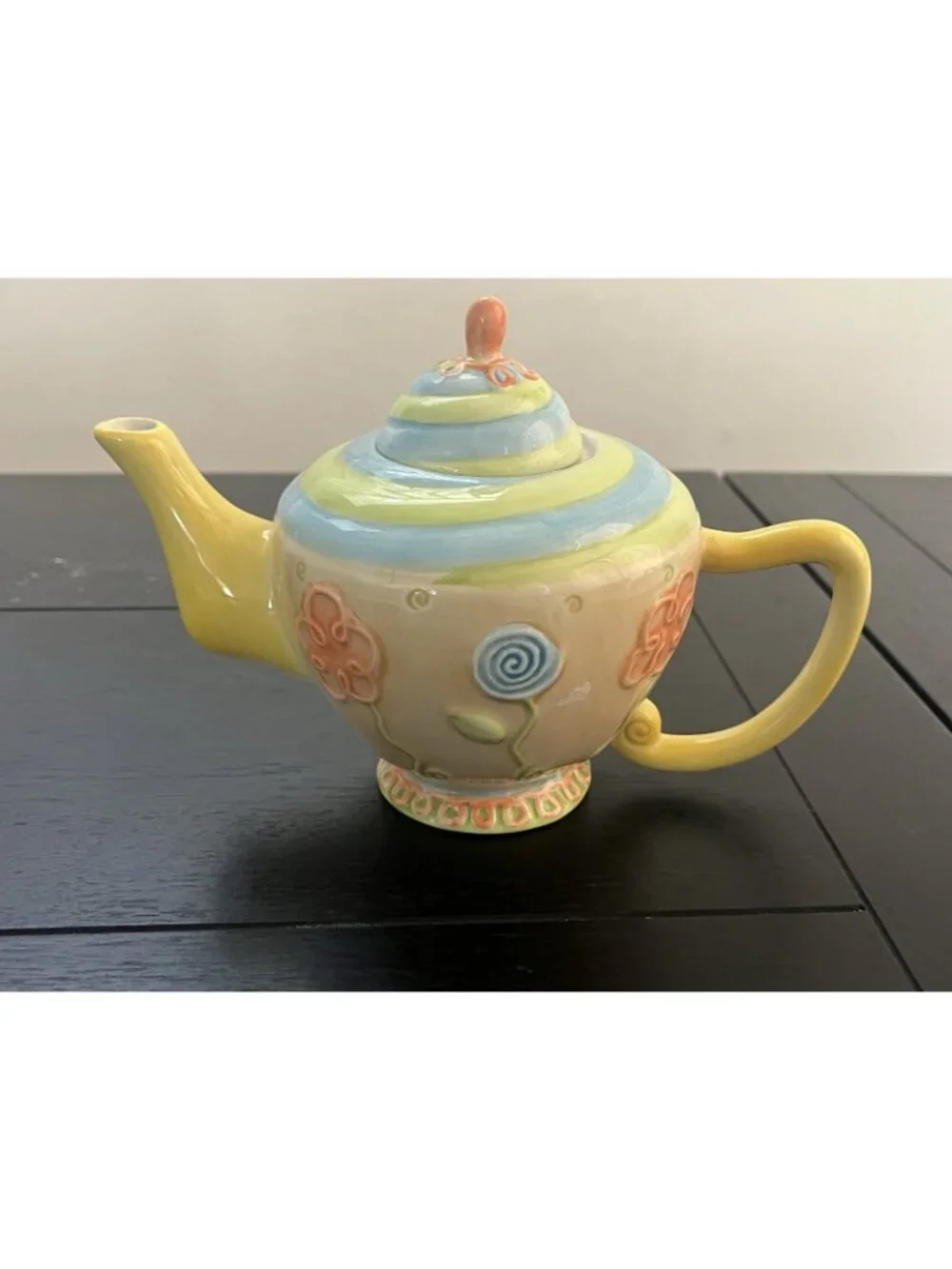 Oneida Country Bouquet Ceramic Teapot Multicolor Floral Raised Design Pastel 6in